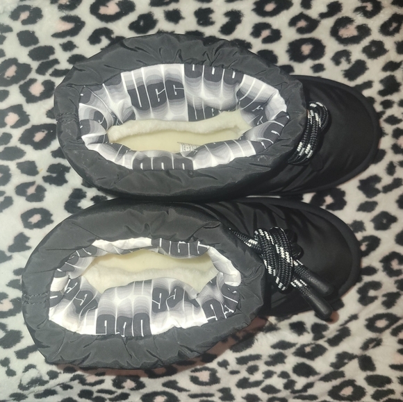 UGGs Classic Maxi Short boot - Picture 3 of 5